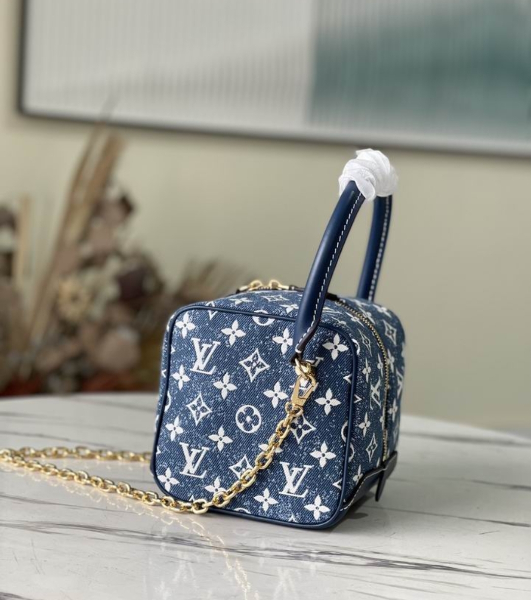 Premium Square Bag - Image 4