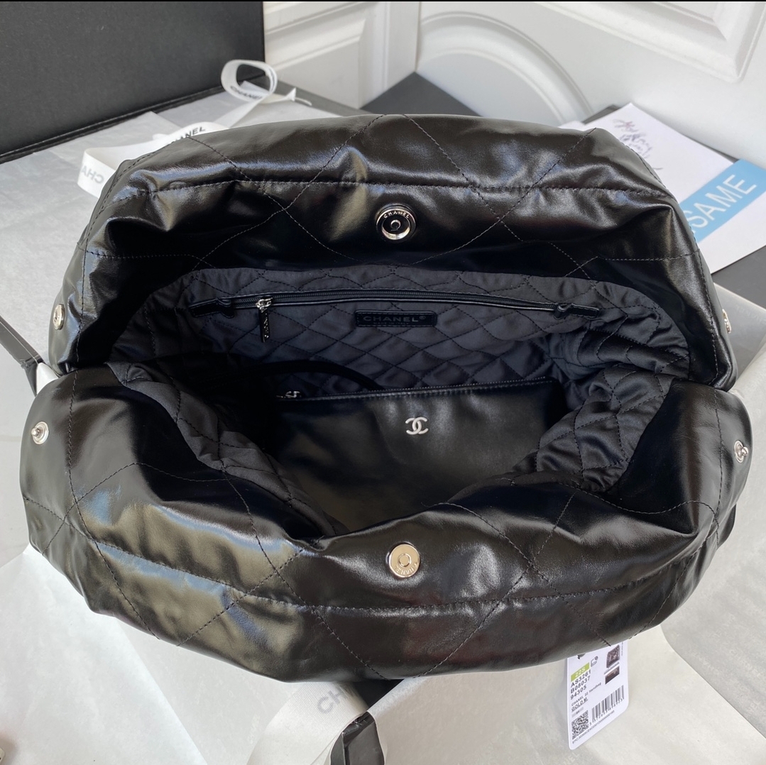 Premium Hobo Tote 22 - Image 4