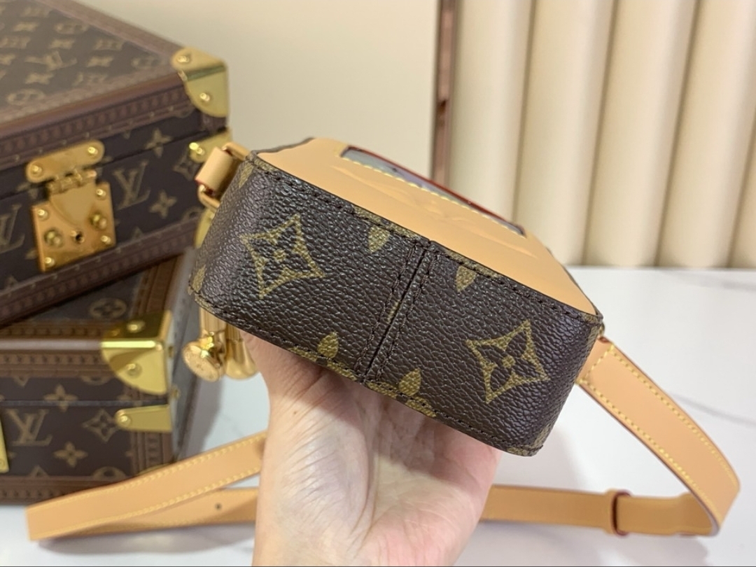 Premium Crossbody - Image 5