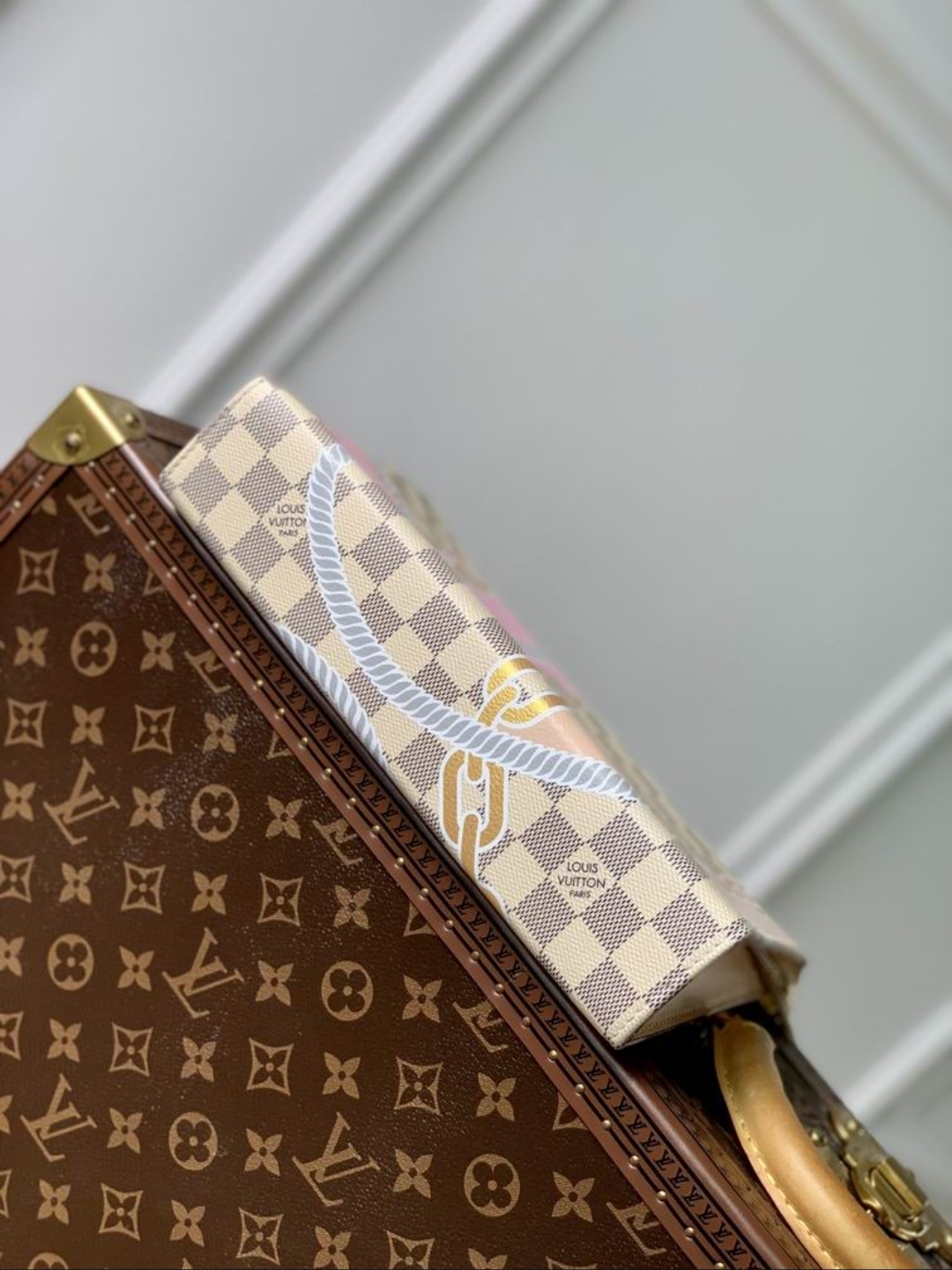 Premium Pouch on Chain - Image 4