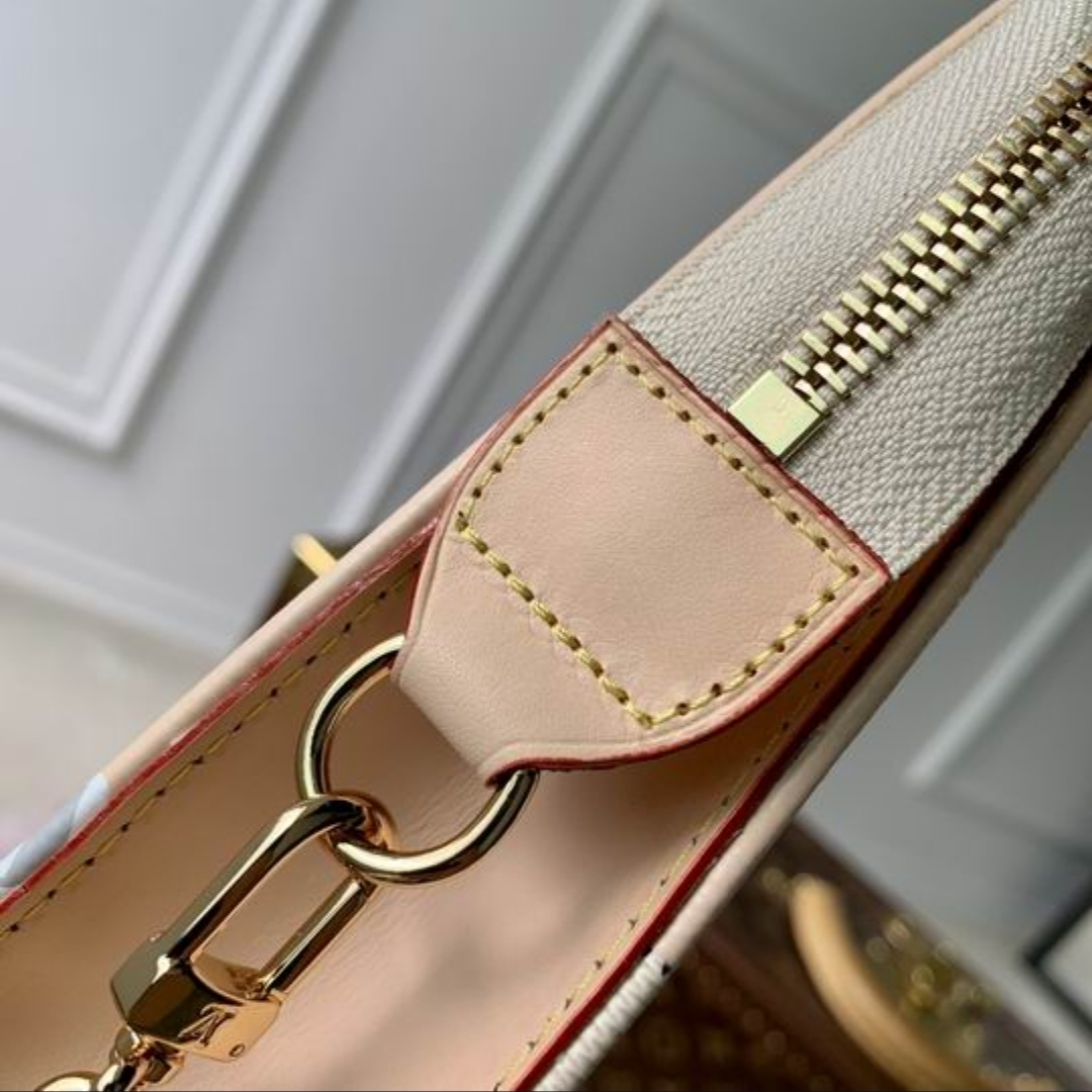 Premium Pouch on Chain - Image 5