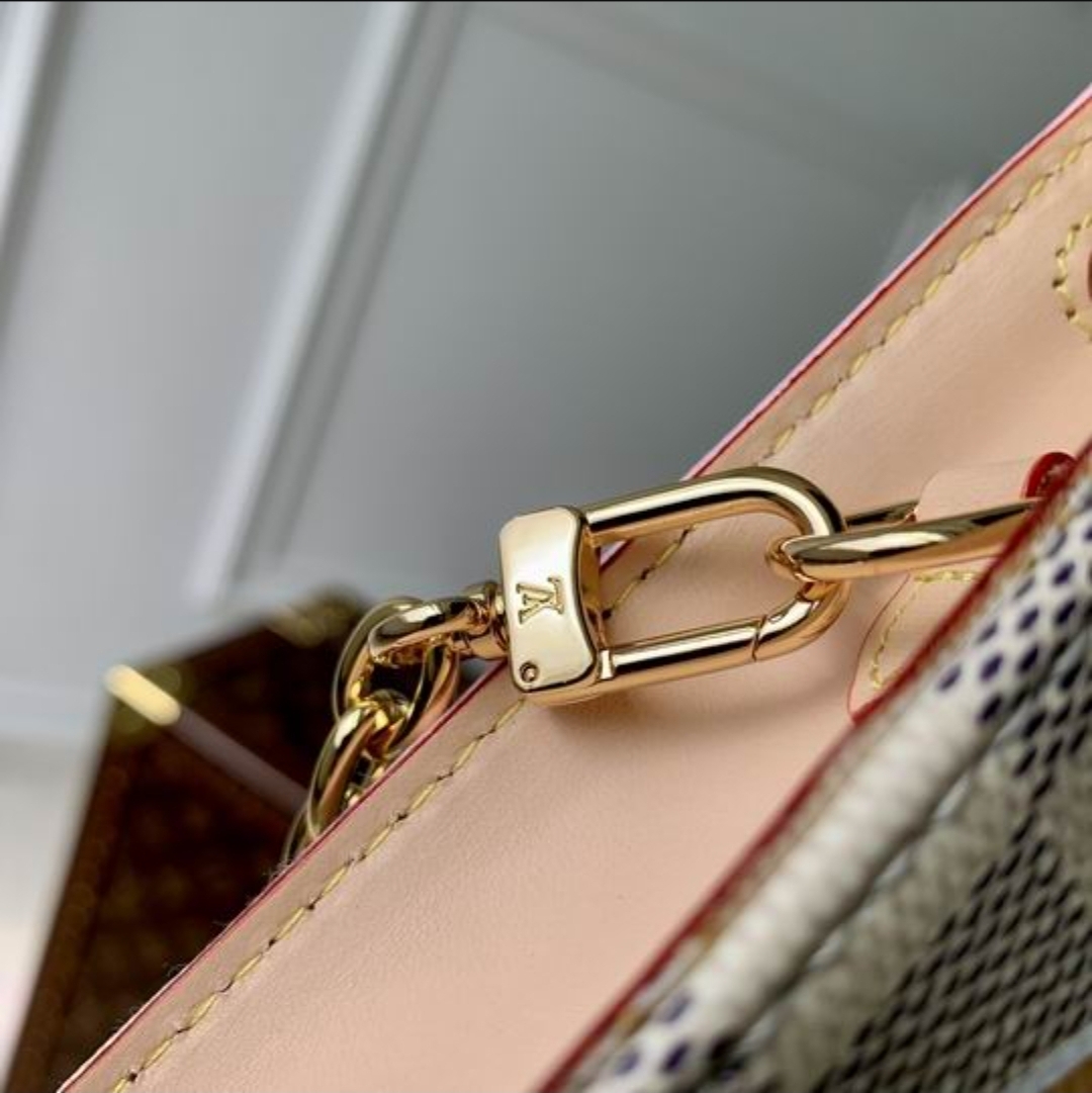 Premium Pouch on Chain - Image 7