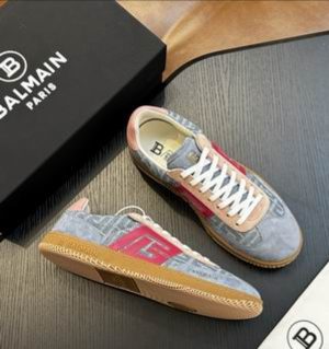 Premium Swan Sneaker