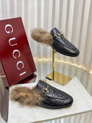 Premium Slippers /w Fur