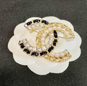 Premium Crystal and Pearl Quilted Brooch