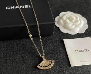 Premium Pearl Folding Fan Necklace