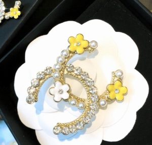Premium Crystal Pearl Flower Brooch