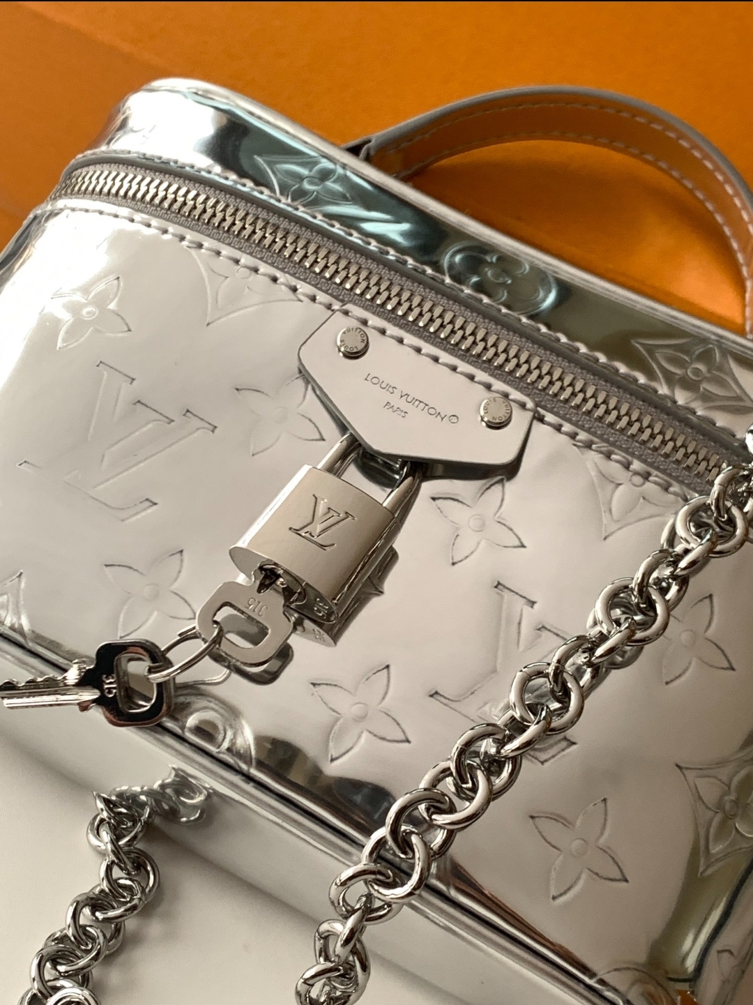 Premium Vanity Chain Pouch - Image 2