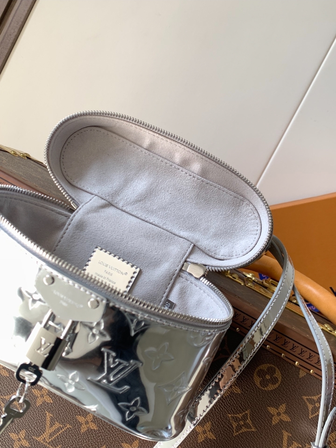 Premium Vanity Chain Pouch - Image 4