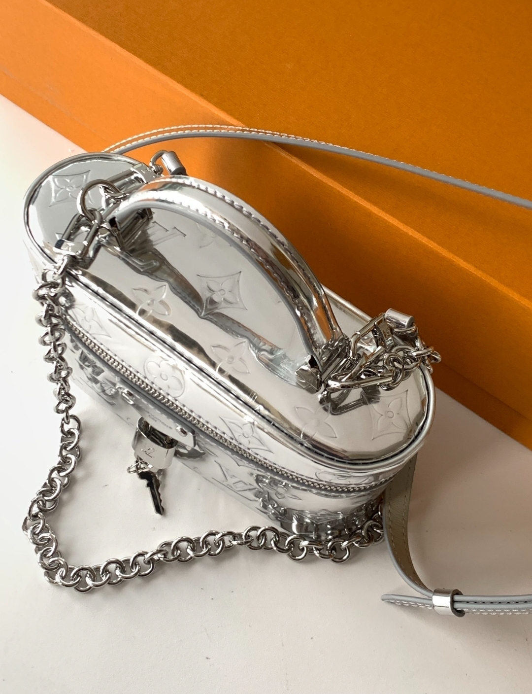 Premium Vanity Chain Pouch - Image 8